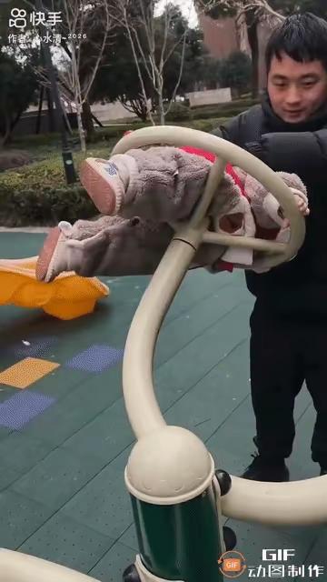 太愤怒了！这种拿孩子生命取乐的行为，已经不是无知，是极度自私和危险！🔥视