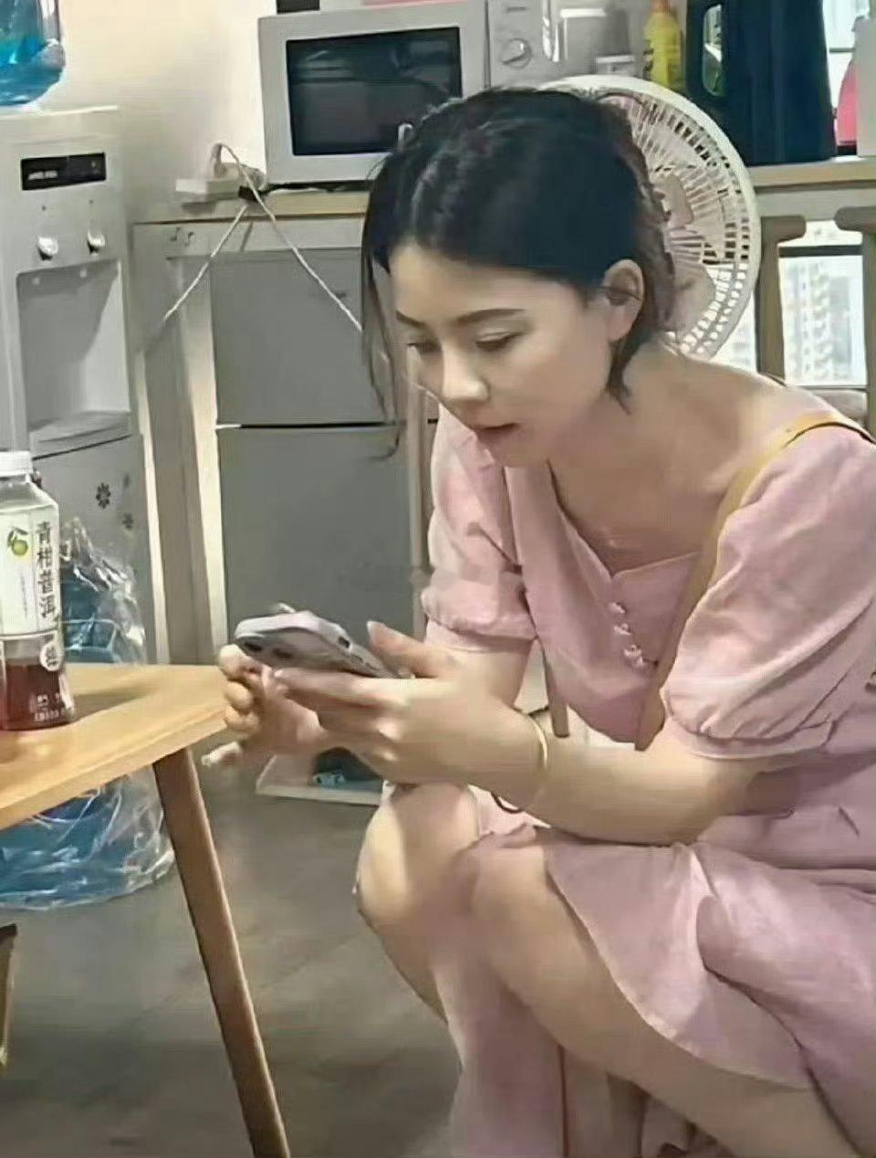 听说能穿着高跟鞋蹲下的人，都是厉害角色。