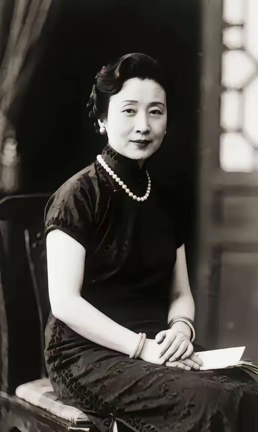 宋美龄106岁长寿真相曝光！医生翻她病历惊呆：癌症确诊后，她每天雷打不动做3件事