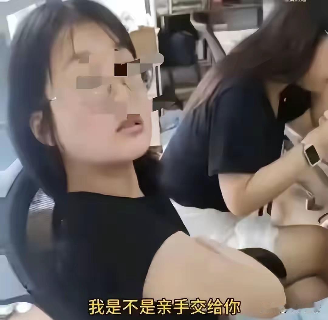 涉事女子犯了一个大忌，外卖员当时情绪激动、言语失态，状态已然失控，而她依旧一味编
