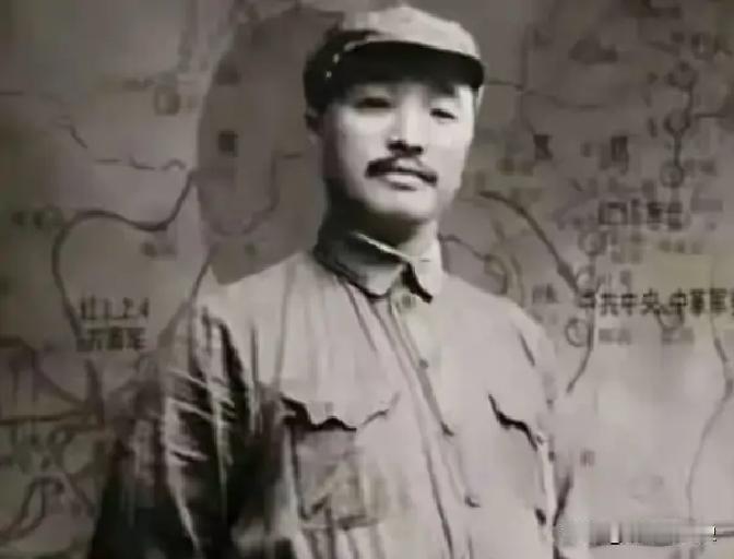 贺龙为什么后来逐渐退出一线指挥了？他很清楚自己的优势和短板不少读军史的读者都会产生疑惑：南昌起义总指