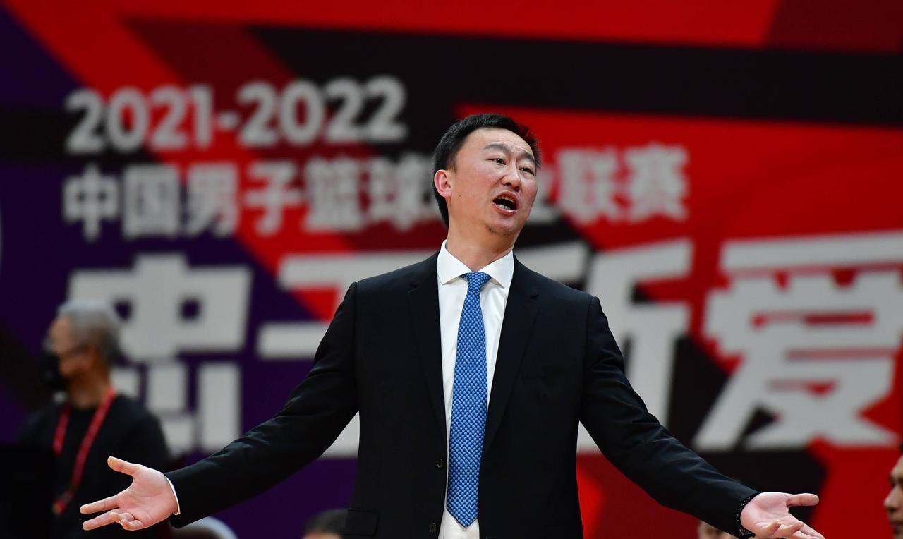 刘维伟高兴太早了！据青岛媒体人透露：刘维伟的爱将王奕博虽然已经接受青岛男篮提供