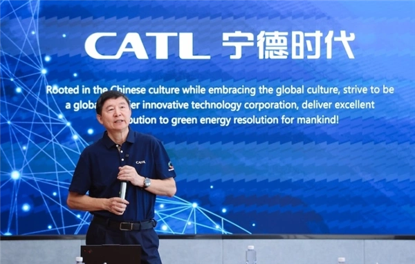 网友评论亮了：1、说的好像会造电池的一定会造车一样！（开玩笑，如果宁德时代插支