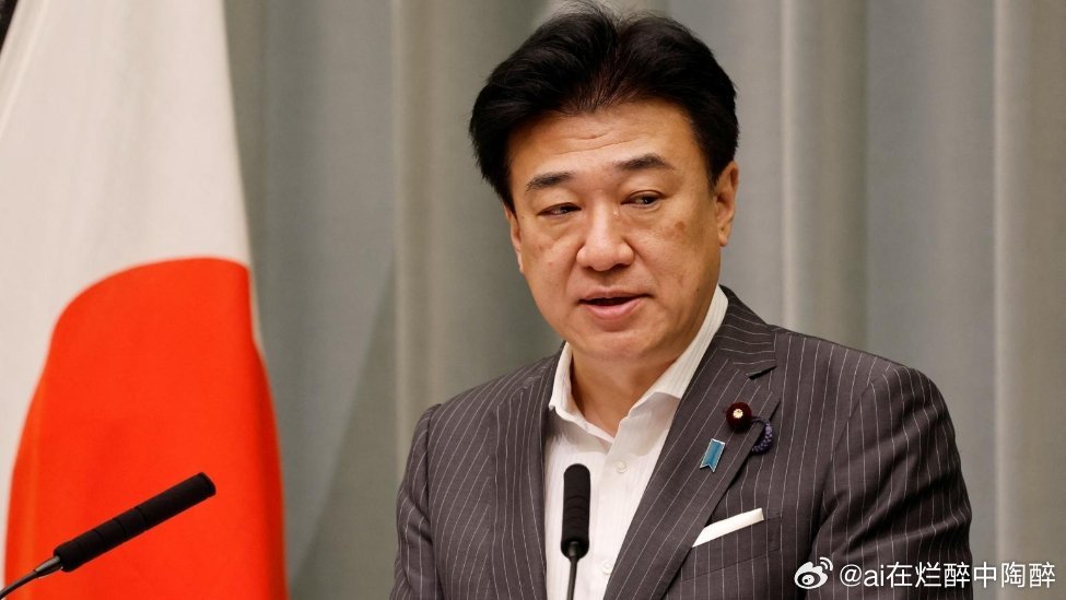 #凤凰新闻#【一边对峙一边求对话！日本官房长官：对华政策方针未变】据凤凰卫视报道，日本内阁官房长官，