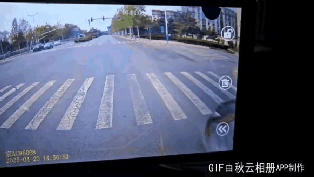 很明显撞完，冷静了很多