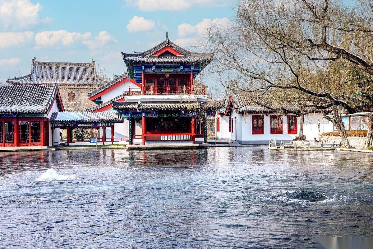 济南，宜居全国第二。讲真，看到这个排名我一点都不意外。甚至觉得，这名次给的，