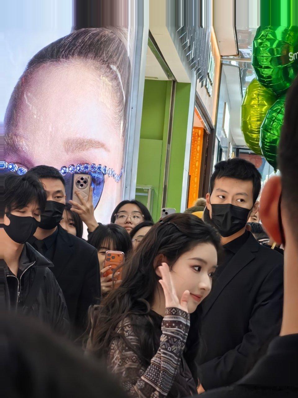 王玉雯今日线下活动生图，这状态怎么样？