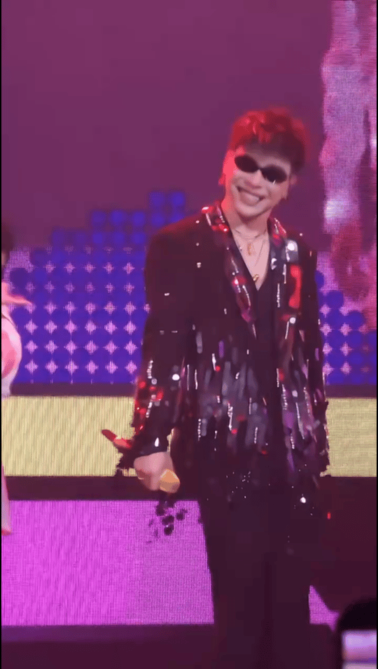 胡彦斌偷工减料版企鹅舞谁懂胡彦斌演唱会的惊喜彩蛋！紧跟时事跳流行企鹅舞，虽略带偷