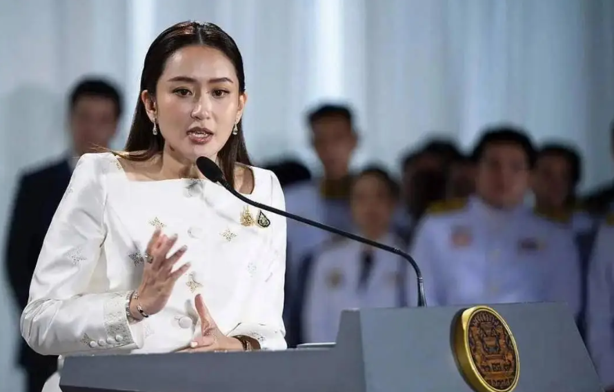 玛哈国王，该出手了！玛哈国王的沉默，无疑将整个泰国推向了新的临界点。 自大泰
