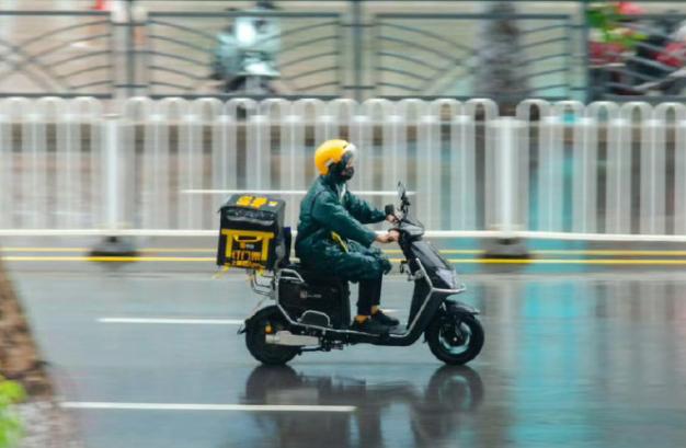 真的让人惊诧！广西某二级公立医院儿科主治医师江云，因2025年月薪降至三四