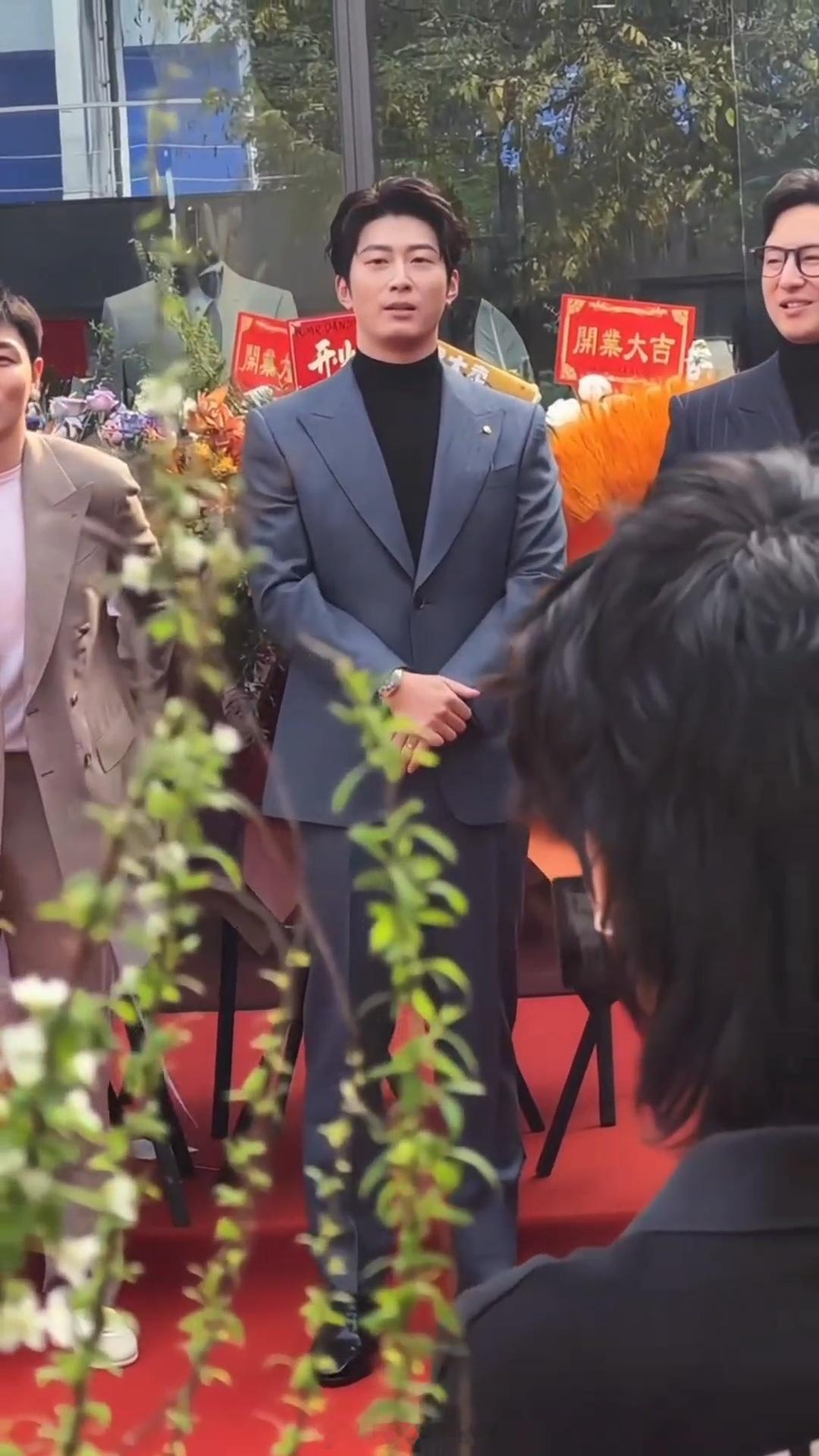 窦骁还戴着婚戒窦骁戴婚戒参加活动窦骁还戴着婚戒​​​