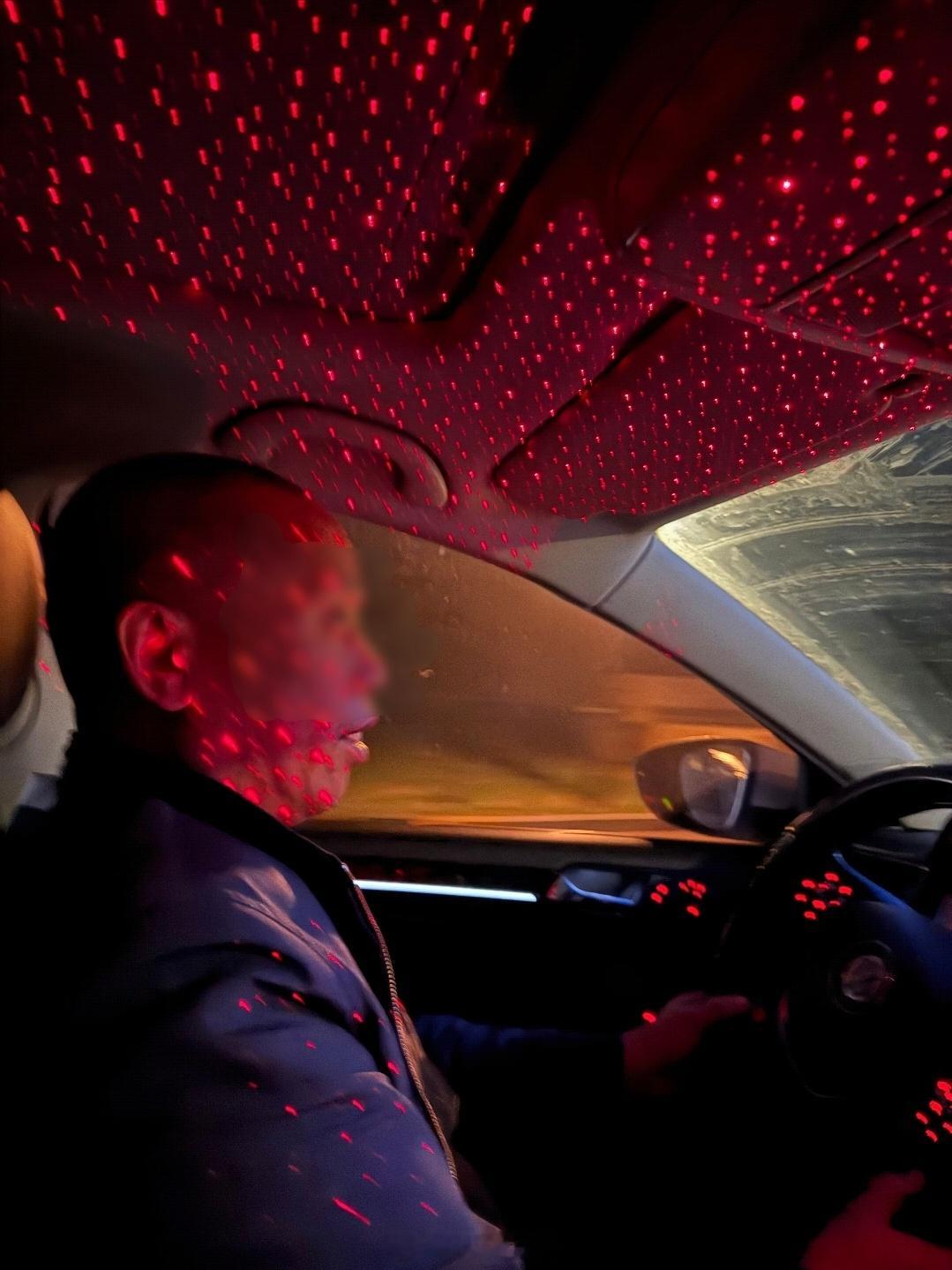 网友老爸给车装了廉价版“星空顶”效果是有，但这玩意不晃眼么