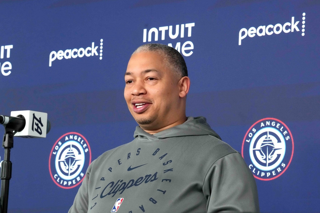 泰伦·卢接受了采访，谈到扭转6胜21负的局面，自那后快船35胜17负：还有哈登、