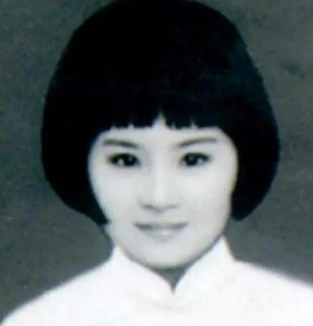 1935年，烈士梁慧贞牺牲前已怀孕8个月，在行刑前，她将戴在手上的手表摘下，并递