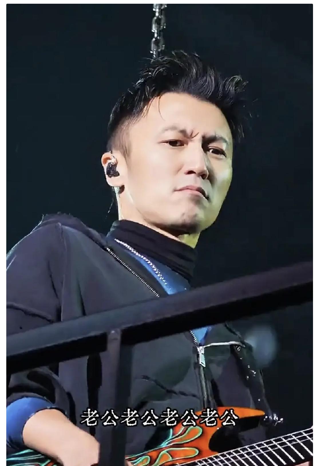 张柏芝惊呆了，王菲也惊呆了，估计就连大儿子也惊呆了！谢霆锋演唱会：男粉丝齐