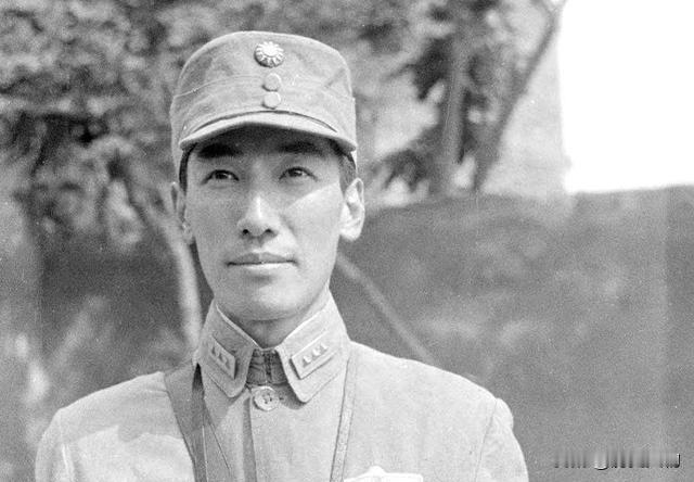 早年蒋纬国曾被安排到胡宗南的部队里，以“体验军旅、基层实习”的名义当一名少尉排长