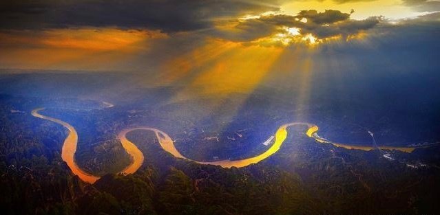 黄河之心乾坤湾，自然的鬼斧神工，一幅天然太极图。