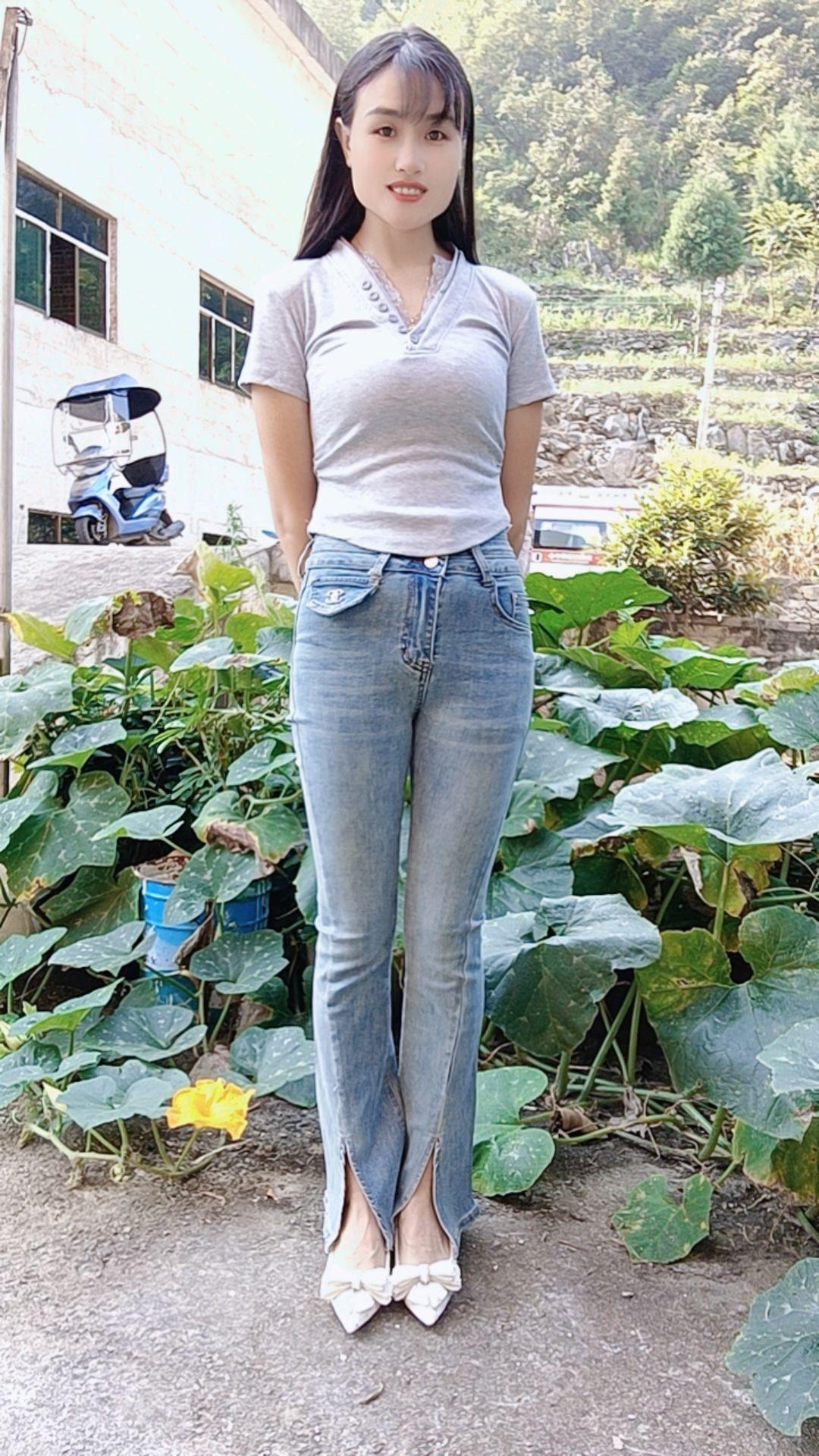 牛仔裤穿搭 好身材好气质 长发及腰的小姐姐