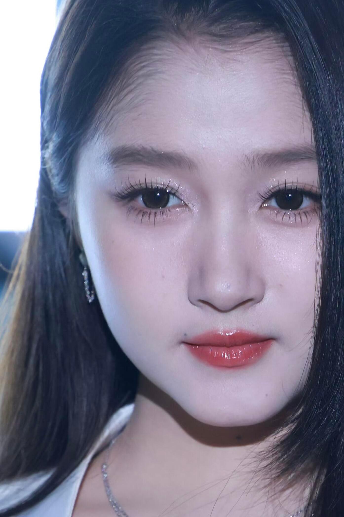 关晓彤x怼脸生图·美腿女王颜值依然在线​​​