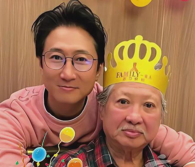 港媒报道洪天明老婆周家蔚夜店狂欢，挽其他男人手臂被拍，引发网友热议。洪天明夫妻婚