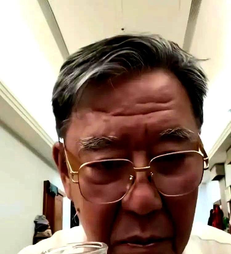 你今天透支花的每一笔快钱，都可能要用明天的十年自由来偿还。台湾老戏骨李立群，