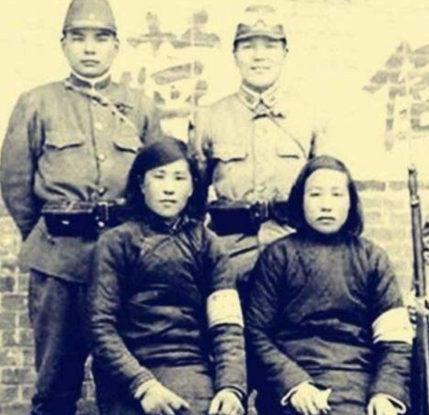 1942年，在天津，大汉奸刘四娥作恶多端杀人无数。这一天，几个日本人找到刘四娥，