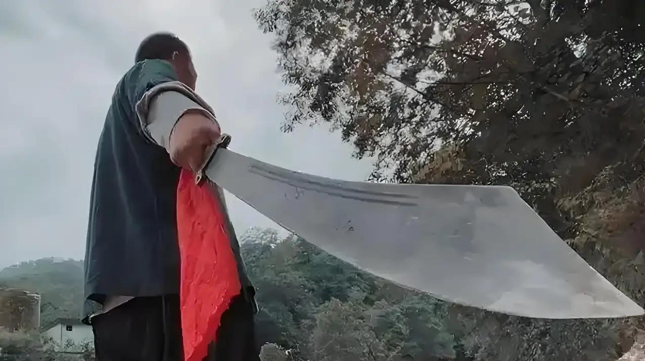 清朝末年，大刀王五刺杀慈禧太后失败，被大内侍卫打了一掌，身受内伤，急需人参治病，