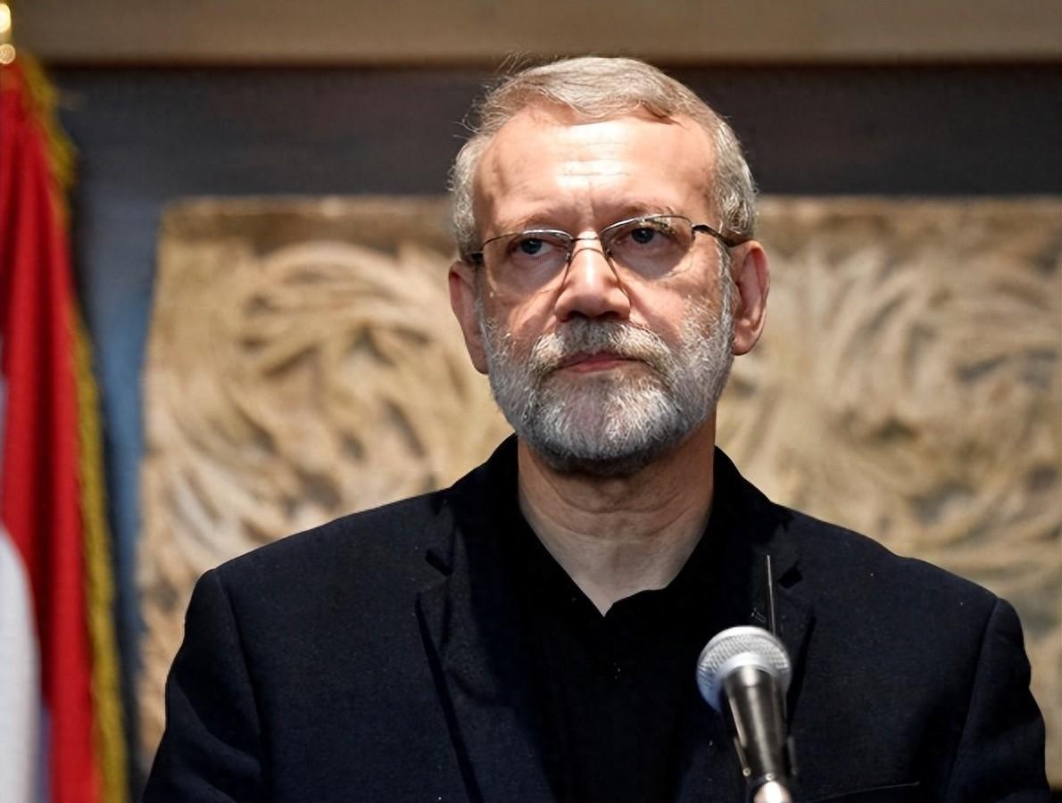 作为在国际局势里泡了多年的老观察者，看到伊朗“二把手”阿里·拉里贾尼在德黑兰附近