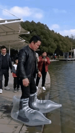 这种鞋浮力真是不小，能把人飘起来，但是对人的平衡能力也有一定的要求，现在有了这样