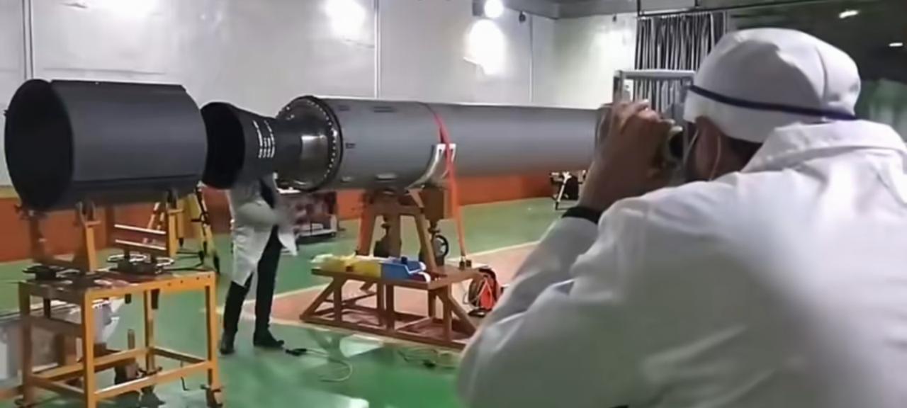 ​看到伊朗这样生产导弹，美军估计已经绝望了。美军似乎在摧毁伊朗的防御装备之后，但