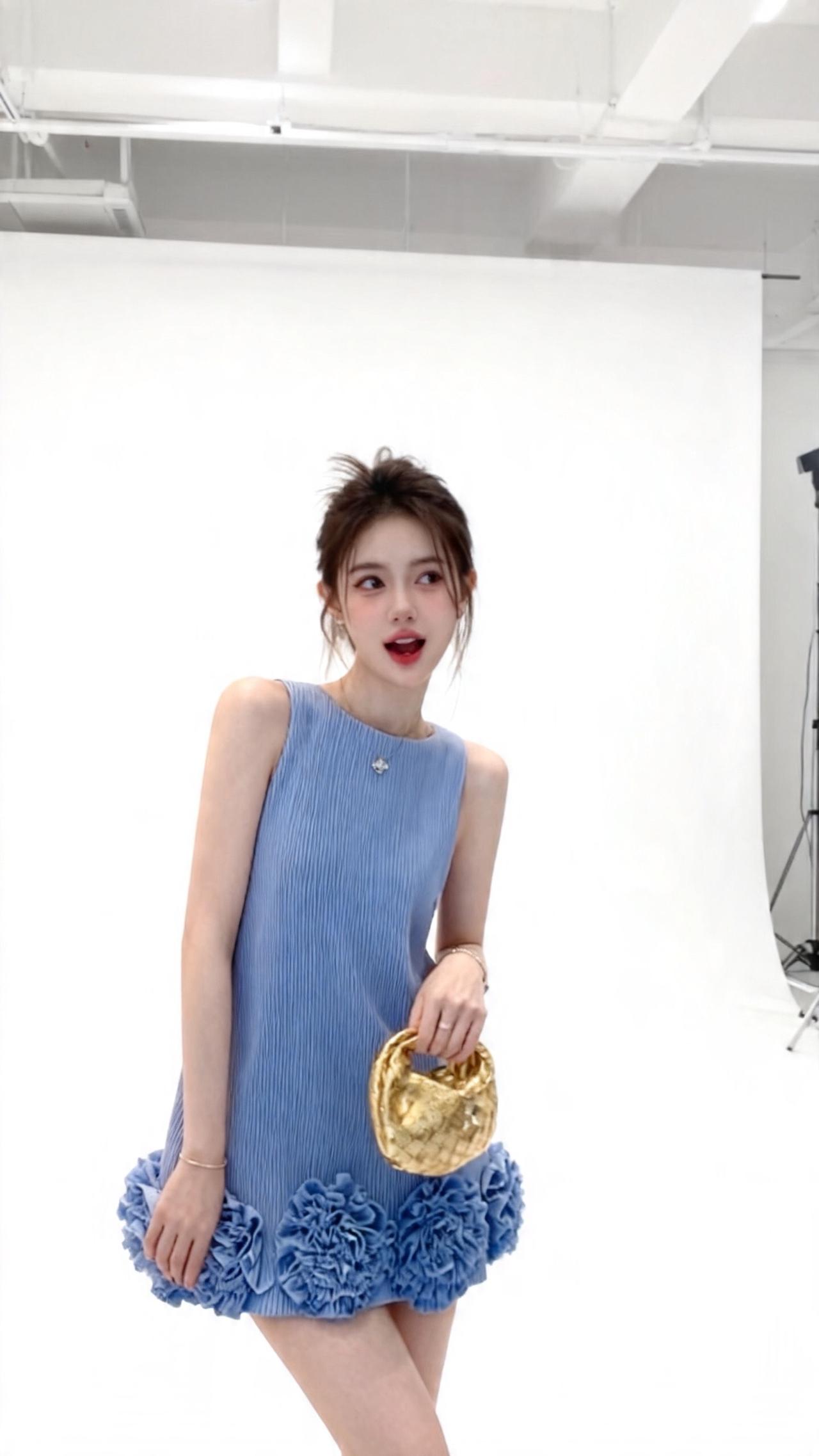 甜美辣妹蕾丝褶皱裙吊带花苞一字肩摇拽半身裙套装蓝色抹胸穿搭无袖蓬蓬裙浅蓝