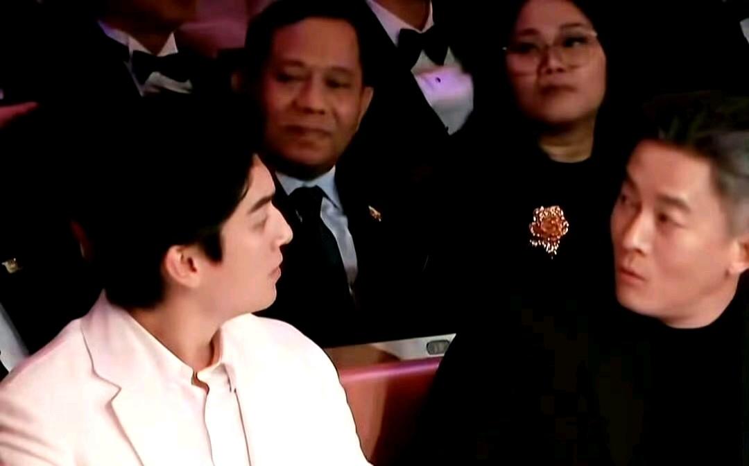 要被杨志刚、杨旭文笑死[笑着哭][笑着哭][笑着哭]毫无准备的意外获奖，一脸懵逼的二人