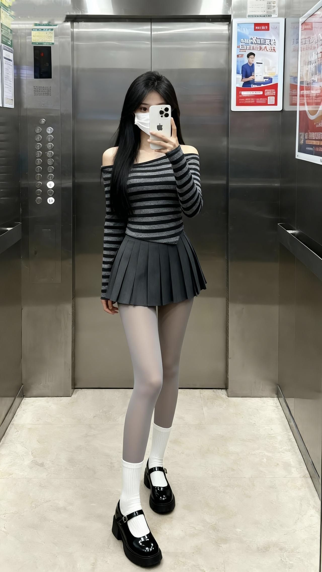 不要把美丽留给明天，今天就穿出最美的模样。短裙穿搭穿搭日常分享电梯拍照姿势