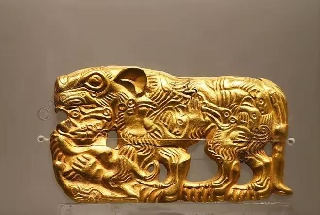 🌛1988年，内蒙古一位农民和妻子在地里干活，两人发生争执，妻子一气之下，