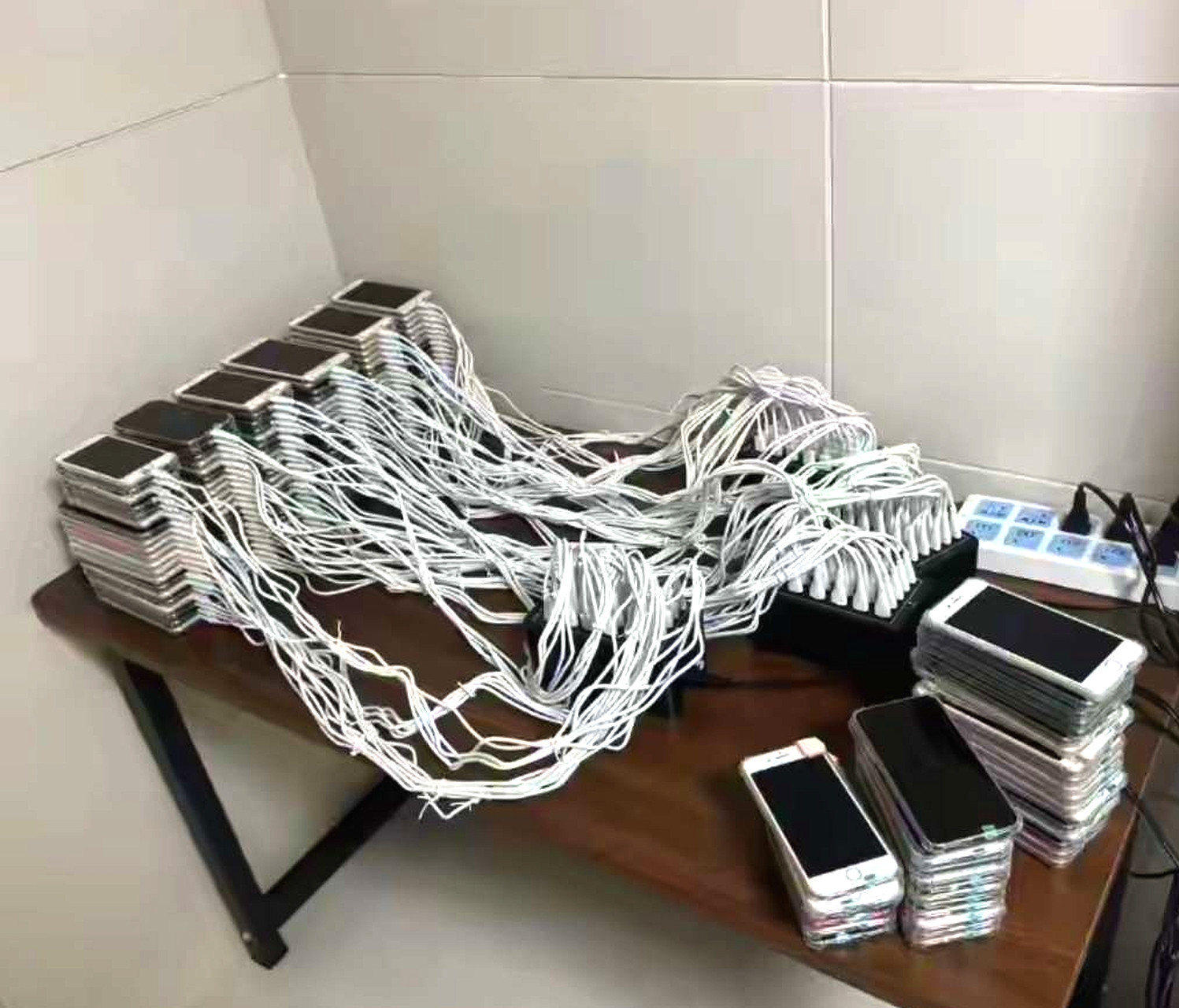 很好奇！这是干什么行业的～