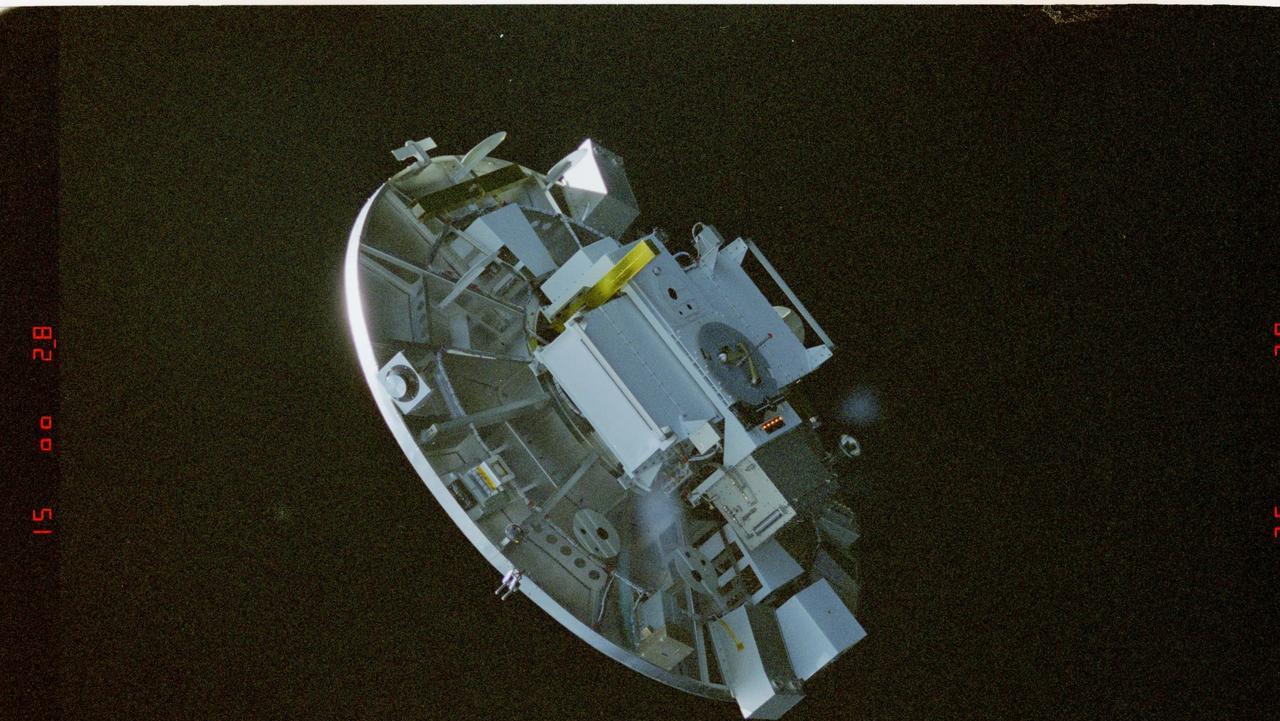 1996年美国在地球轨道上拍到的“碟状飞行物”！是外星人的探测器吗？想多了，看