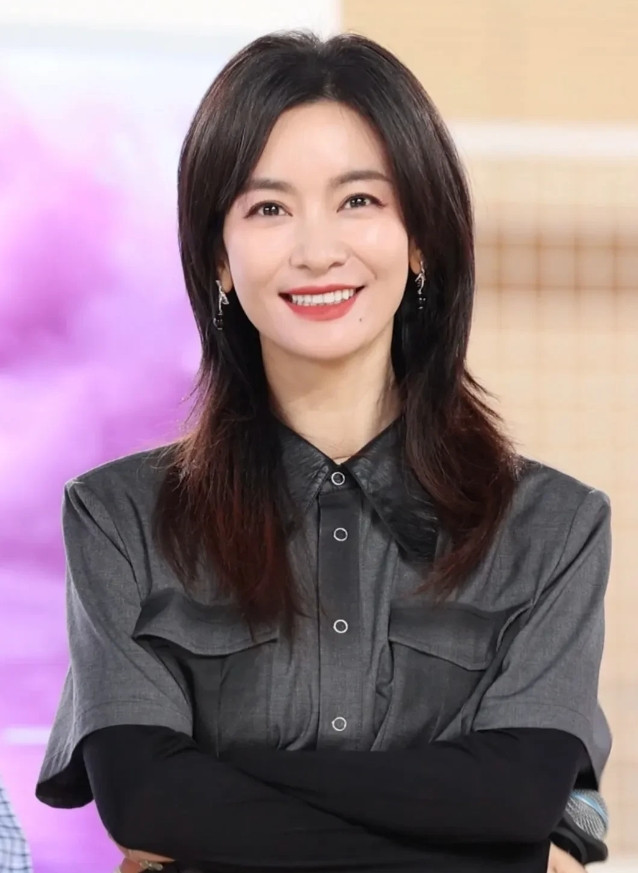 我问我闺蜜，你觉得李晟会是今年浪姐的总冠军吗？闺蜜毫不迟疑地说，绝对不可能，