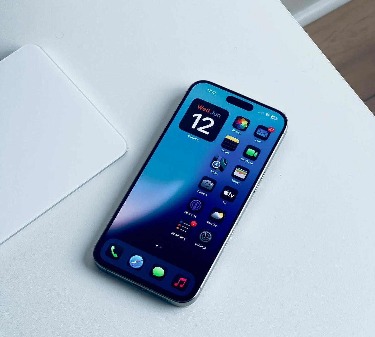很多人都说苹果手机太丑，iPhone17ProMax更丑。不过，我感觉iPh