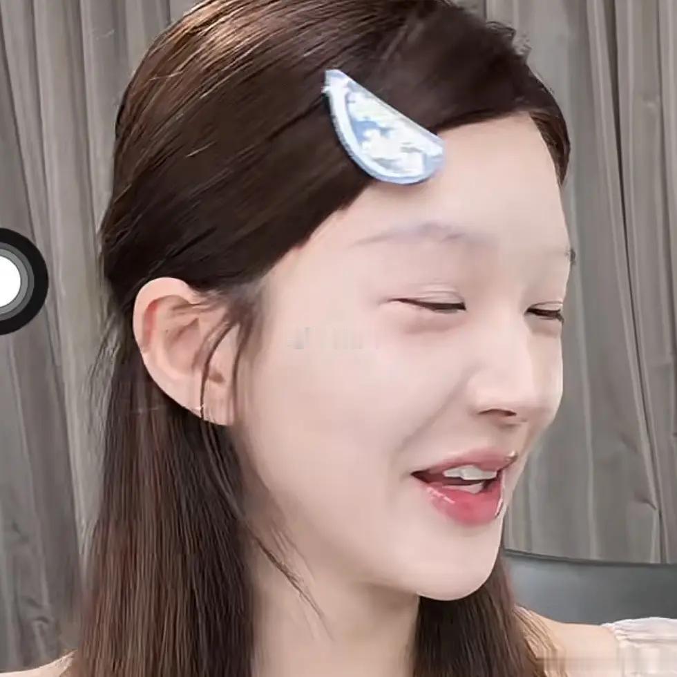 这卧蚕和嘴巴真的太恐怖了，真的不是医美过度吗