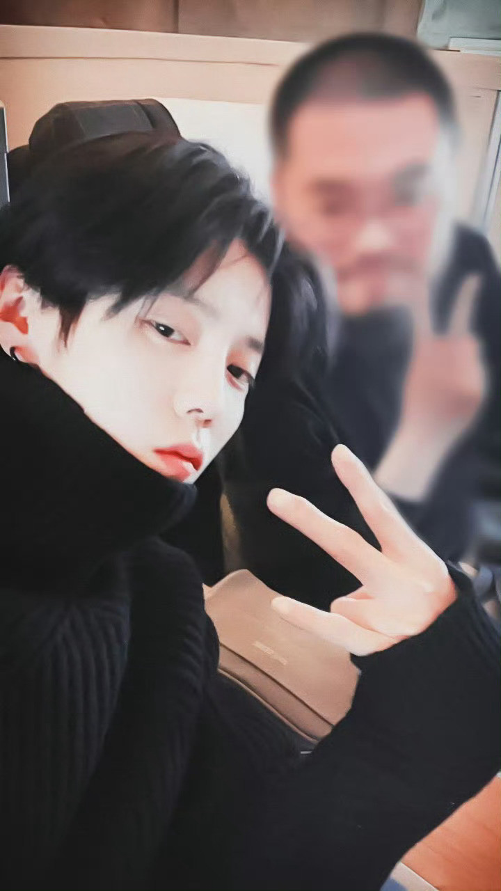 我给鹿晗讲笑话鹿晗看到了吗？如果不开心你就来这里看看吧哥