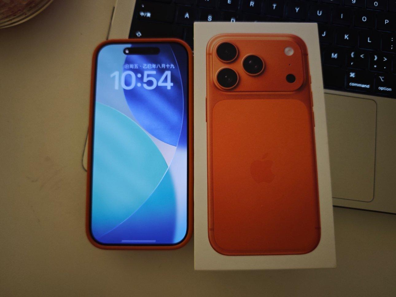上周去香港顺便买了一台iPhone17Pro回来，这一代的iPhone17