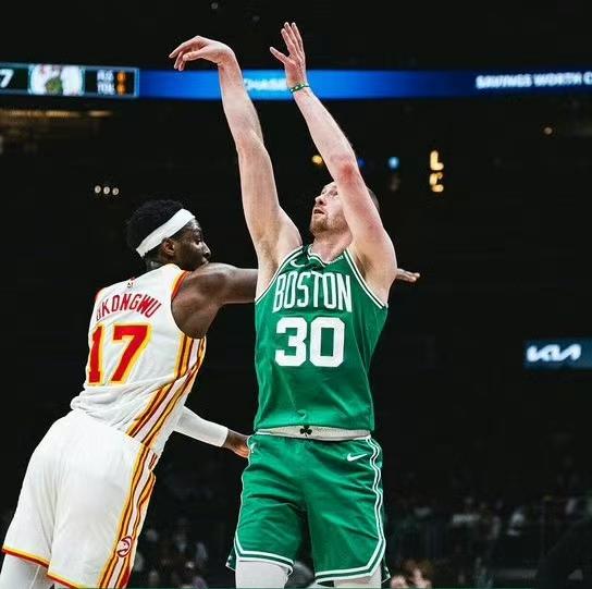 6人上双掀翻凯尔特人，老鹰坐稳东部第六一不小心就会跌入附加赛区，随着76人恩比