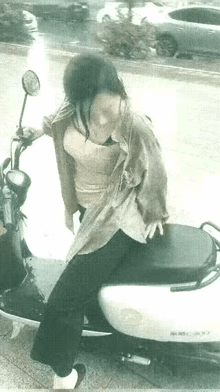 我之前还不相信朱元璋肯定是个帅哥直到看到这个美女用裤子为帅哥擦垫子《明史·后