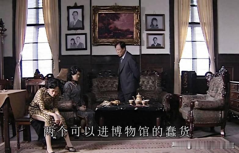 电视剧潜伏中，余则成和左蓝曾经是恋人的关系曝光后，翠平从梅姐口里得知消息，第一反