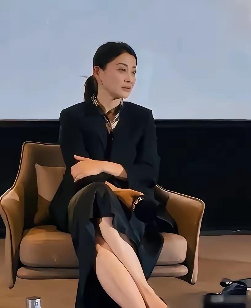 如今这位半老徐娘，曾经也是多少人的白月光，这么多年过去了，你还能认出她是谁吗