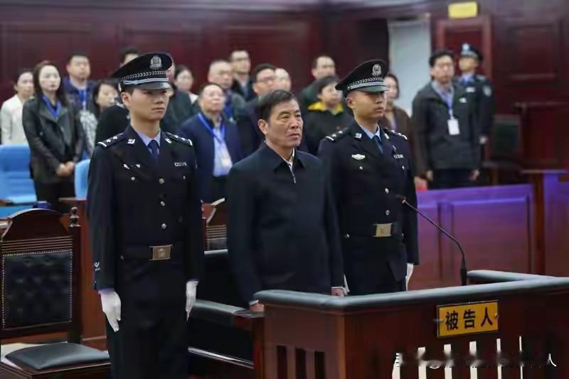 9队罚分！73人禁赛！黑哨、官哨不除中国足球这个肮脏的泥潭就没有清澈的那一天！