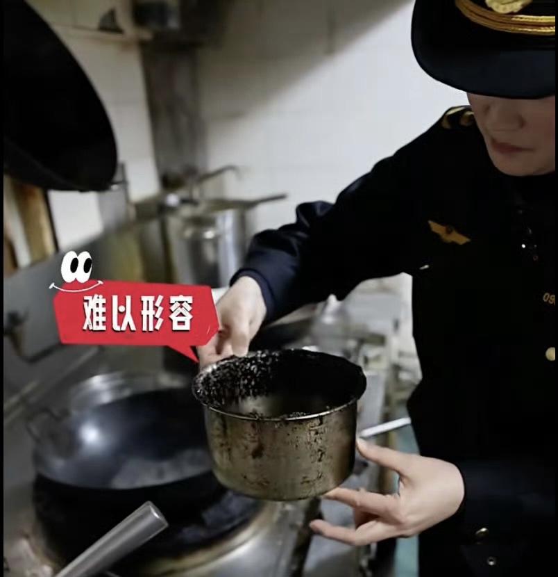 上海有家挺火的网红黄鱼面馆，相信不少去上海旅游的人都刷到过，好多博主和明星都去打