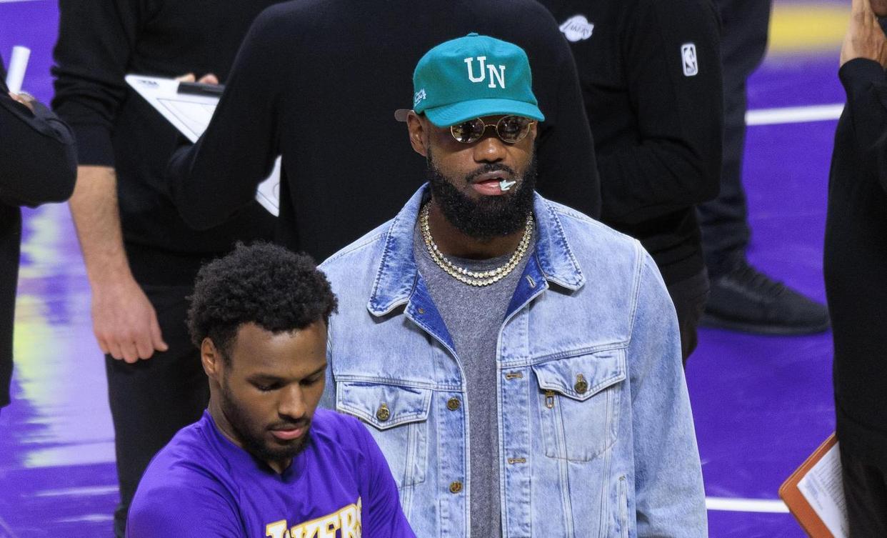 湖人现在估计很头疼，这里说的是即将复出的詹姆斯，詹姆斯怎么也想不到，在他缺