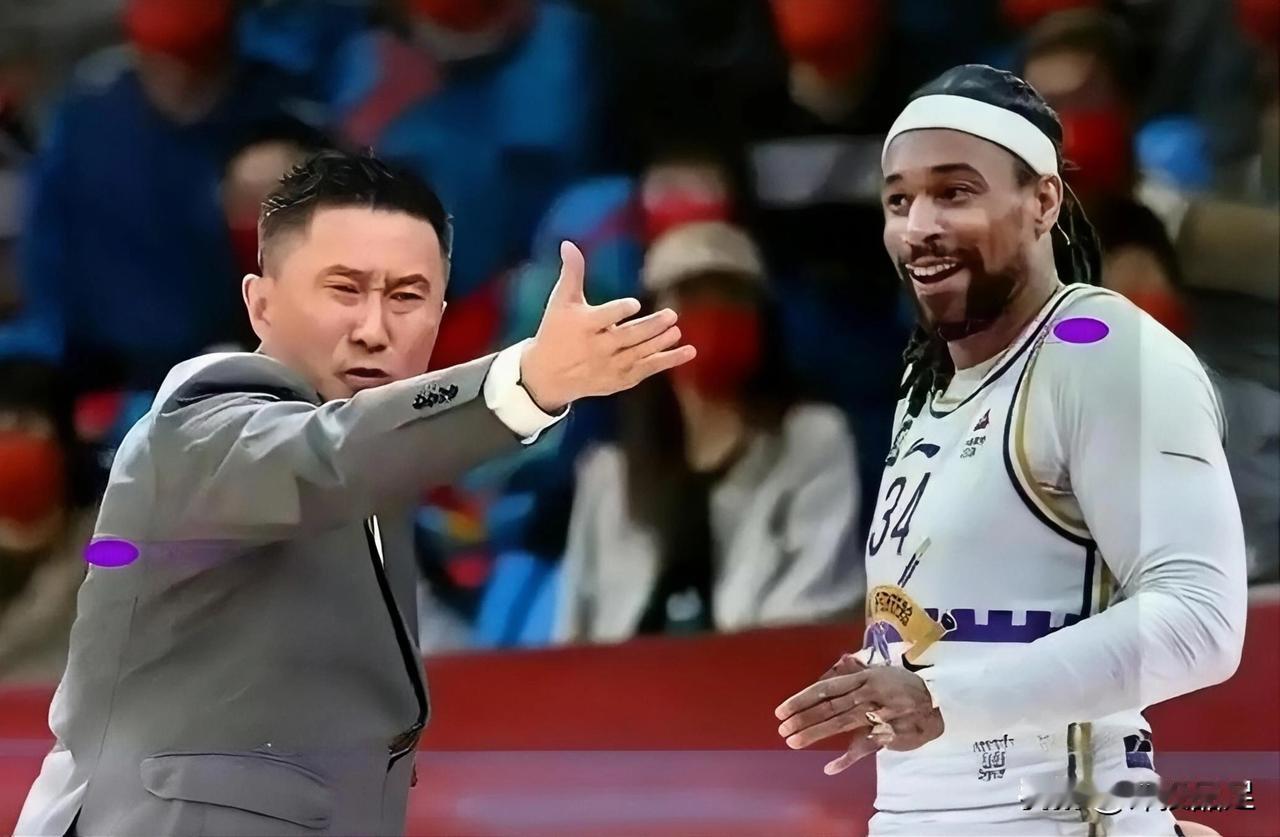 广东宏远本赛季止步八强，这三点杜锋要背锅！1.放走徐昕杜锋不用徐昕，后者来到
