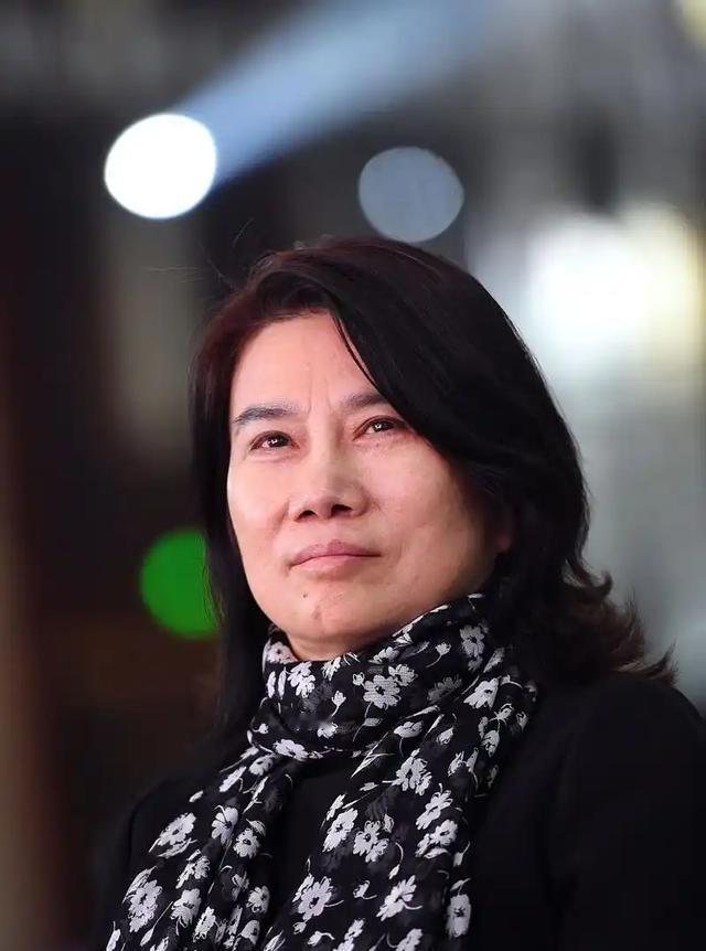 1991年，董明珠上门讨42万货款，经销商却说：“再发50万的货，卖完一起结！”